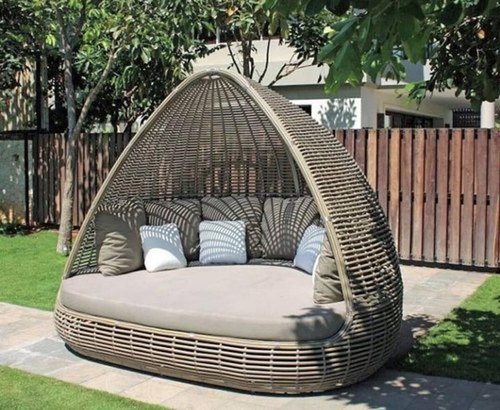 What to Keep in Mind When Purchasing an Outdoor Daybed