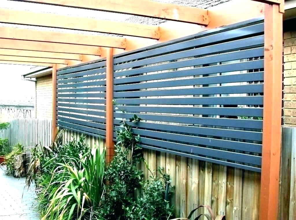How select a suitable outdoor screen for your house