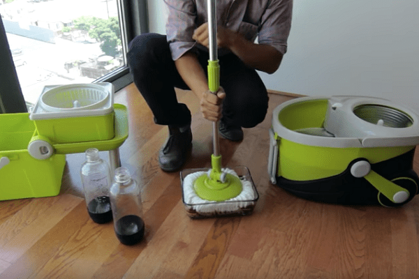 Use the automated mop for easy cleaning of your floor